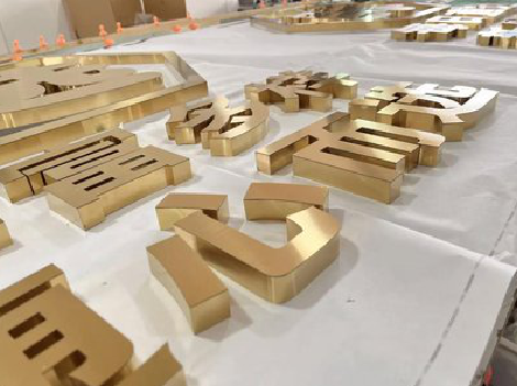 茂县拉丝不锈钢字的特点。