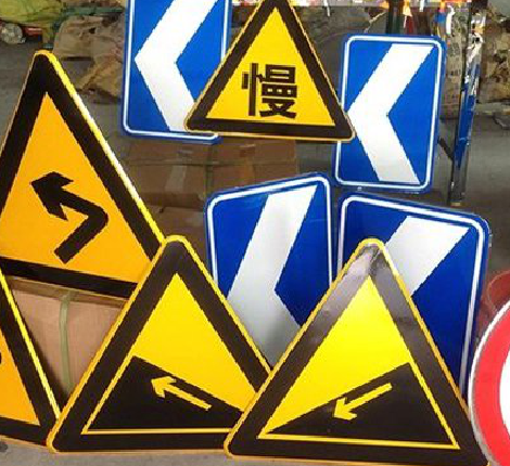 茂县标识标牌中颜色的确定是很重要的。