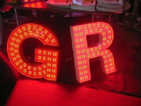 茂县LED发光字常见的安装误区。