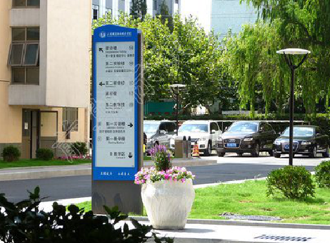 茂县传统的学校标识系统有什么问题？